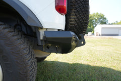 https://serenity-foxfactory.asset.akeneo.cloud/fox_asset_family/media/White_Bronco_CWL_Rear_nosensor_04.JPG