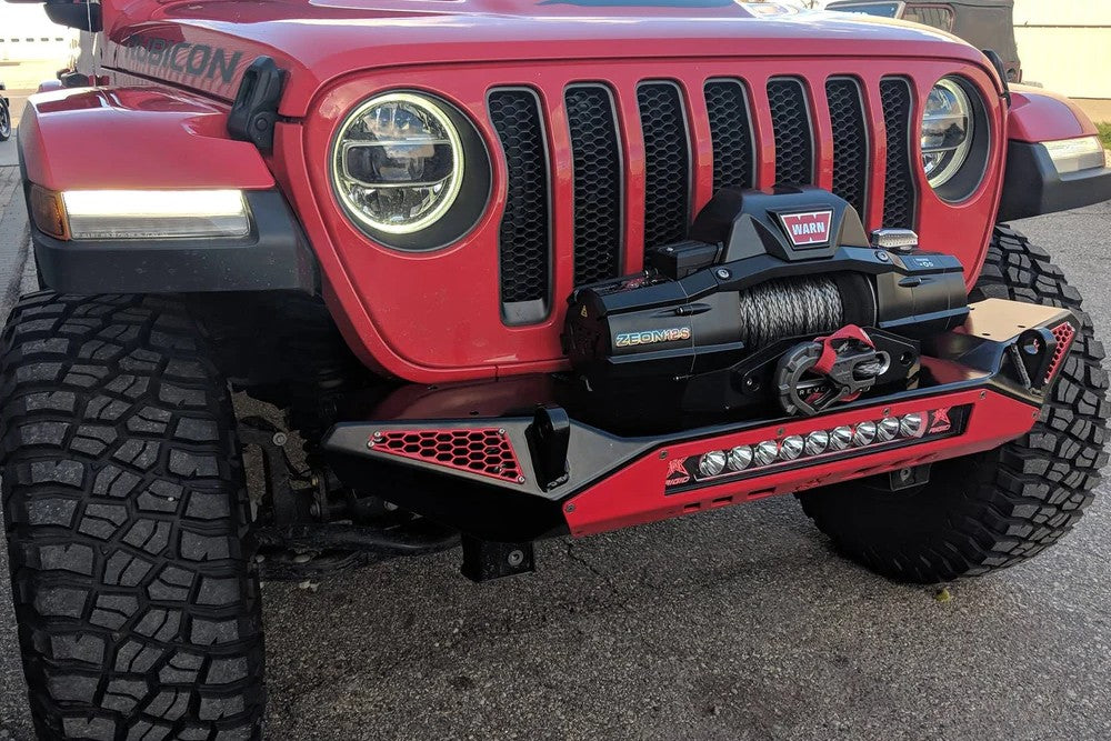 https://serenity-foxfactory.asset.akeneo.cloud/fox_asset_family/media/cwl_jl12101_lifestyle_01_jeep_jl_blaze_front_bumper.jpg