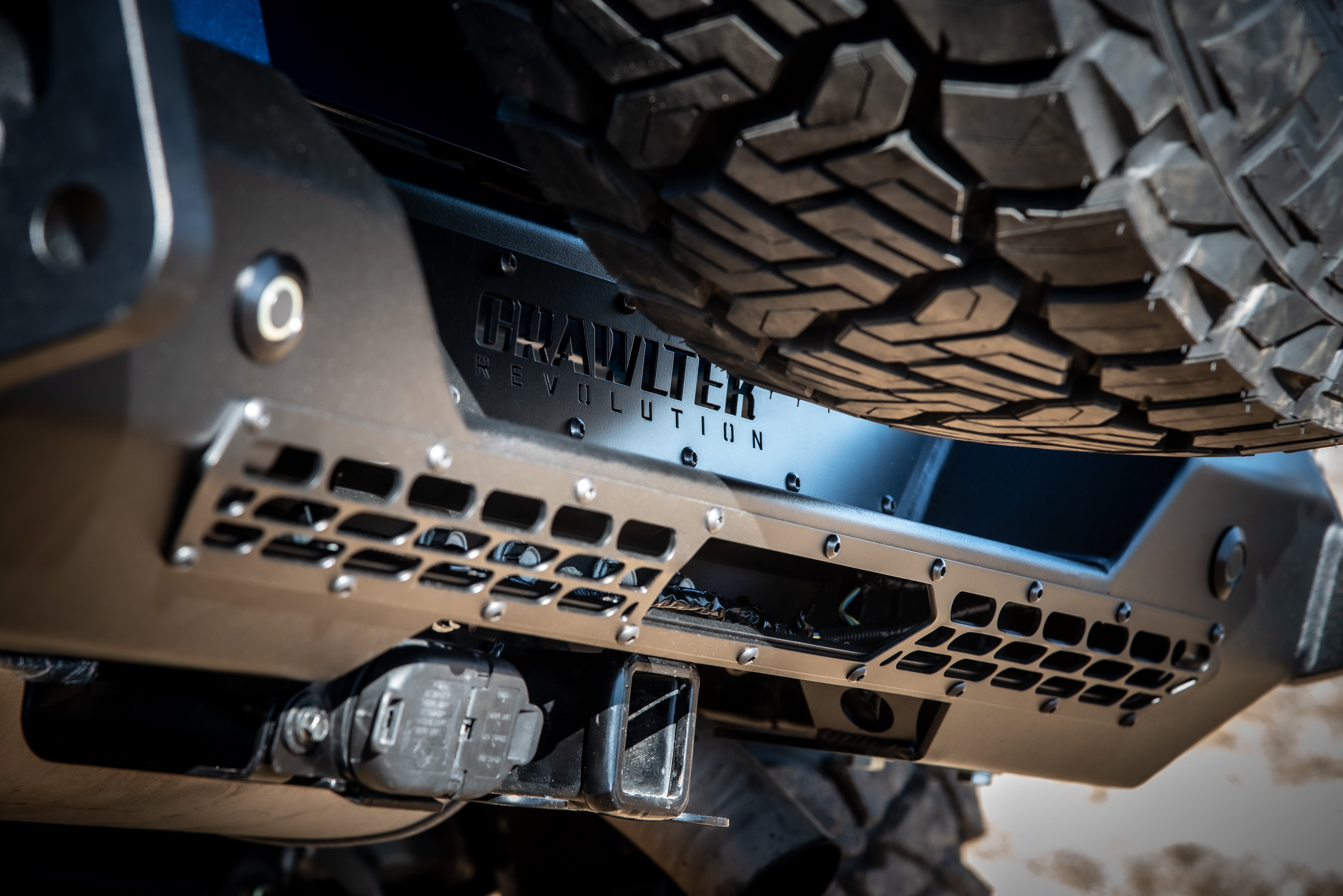 https://serenity-foxfactory.asset.akeneo.cloud/fox_asset_family/media/Blue_Bronco_CWL_Rear_bumper_sensors_03.jpg