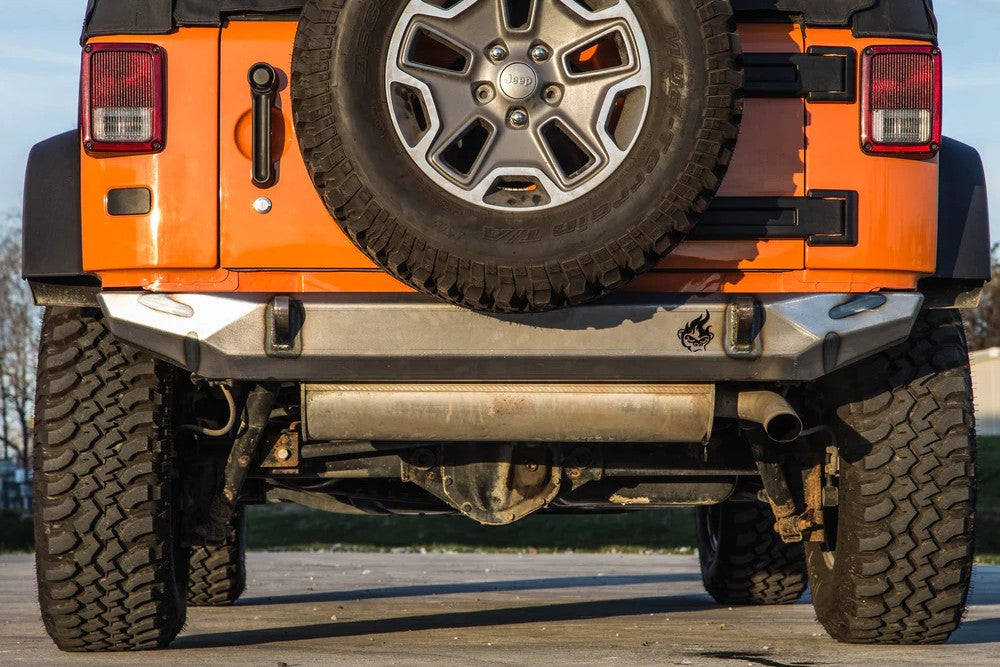 https://serenity-foxfactory.asset.akeneo.cloud/fox_asset_family/media/cwl_jk21001_lifestyle_01_jeep_jk_inferno_rear_bumper.jpg