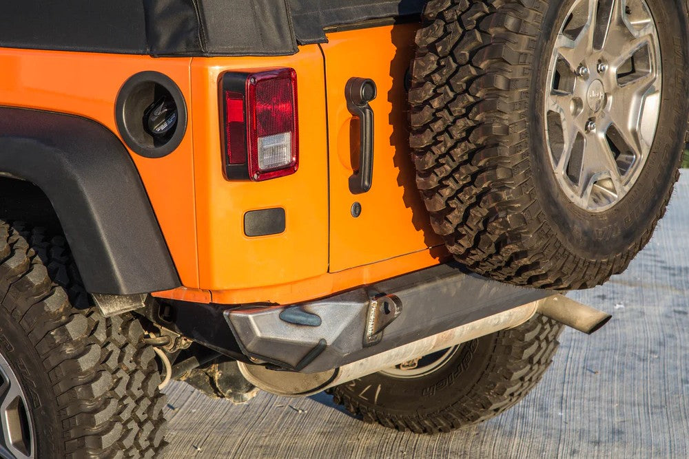 https://serenity-foxfactory.asset.akeneo.cloud/fox_asset_family/media/cwl_jk21001_lifestyle_02_jeep_jk_inferno_rear_bumper.jpg