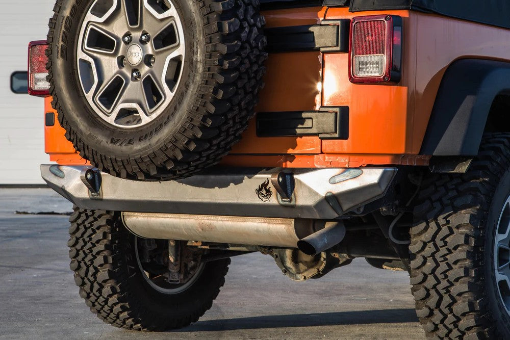 https://serenity-foxfactory.asset.akeneo.cloud/fox_asset_family/media/cwl_jk21001_lifestyle_04_jeep_jk_inferno_rear_bumper.jpg