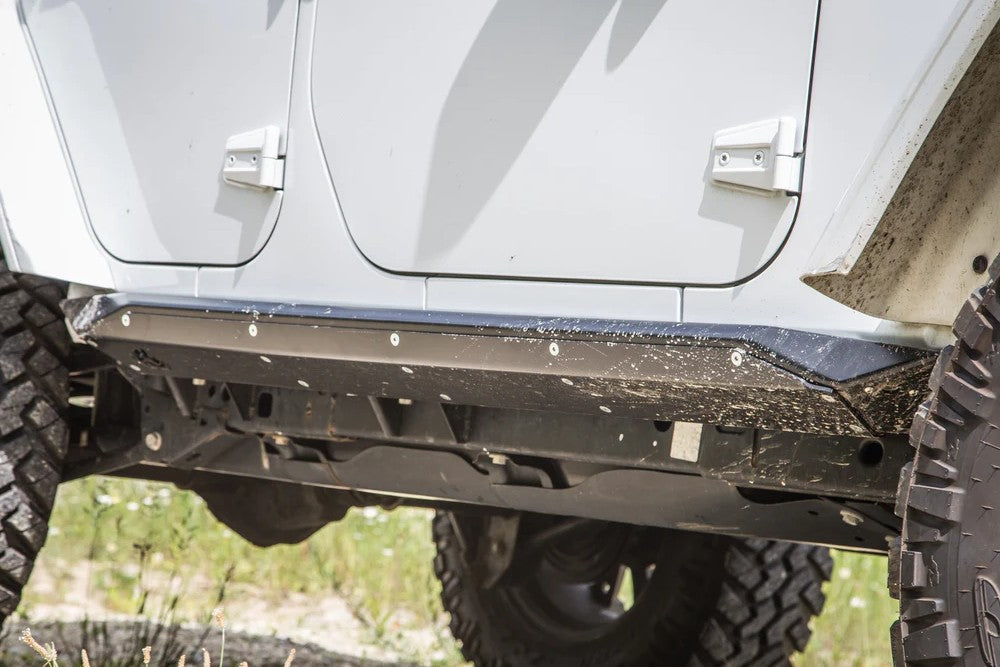 https://serenity-foxfactory.asset.akeneo.cloud/fox_asset_family/media/cwl_jk41401_lifestyle_02_jeep_jk_4dr_rocker_guard.jpg