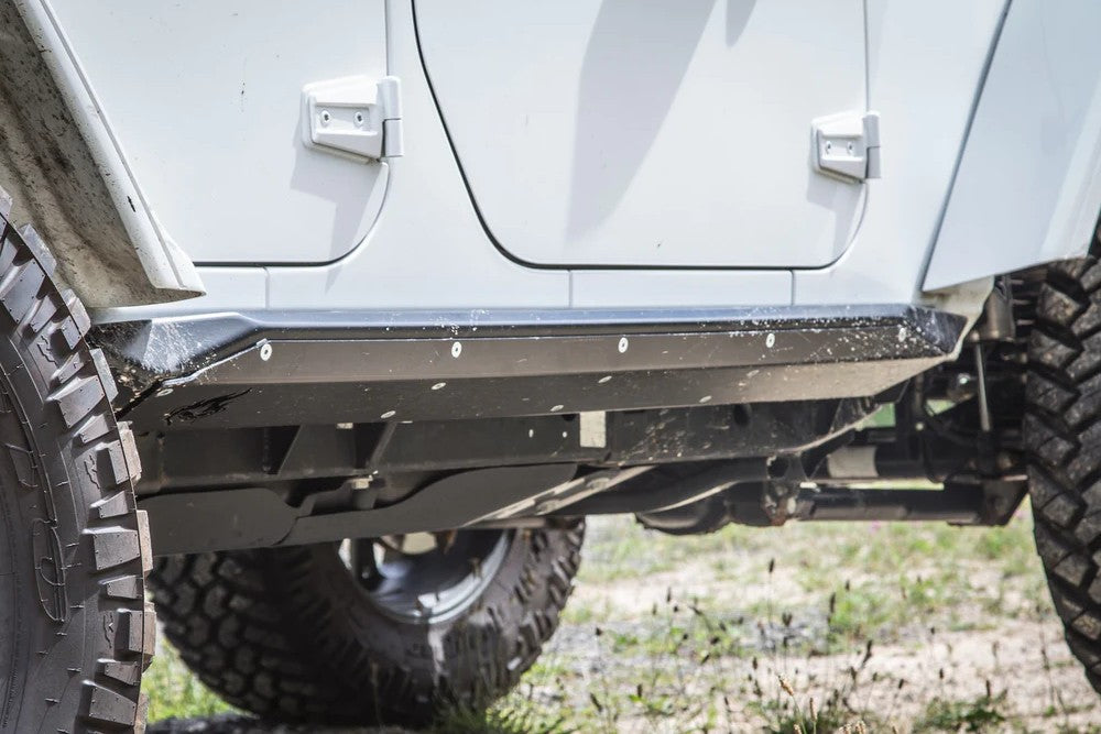 https://serenity-foxfactory.asset.akeneo.cloud/fox_asset_family/media/cwl_jk41401_lifestyle_05_jeep_jk_4dr_rocker_guard.jpg