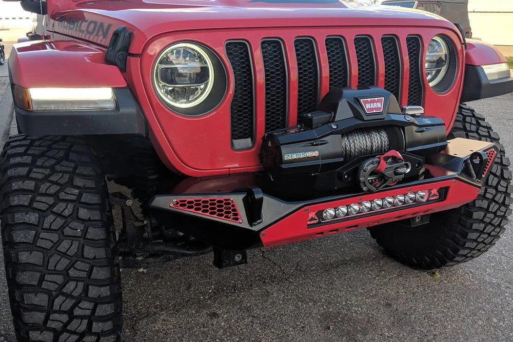 https://serenity-foxfactory.asset.akeneo.cloud/fox_asset_family/cwl_jl12101_lifestyle_01_jeep_jl_blaze_front_bumper.jpg