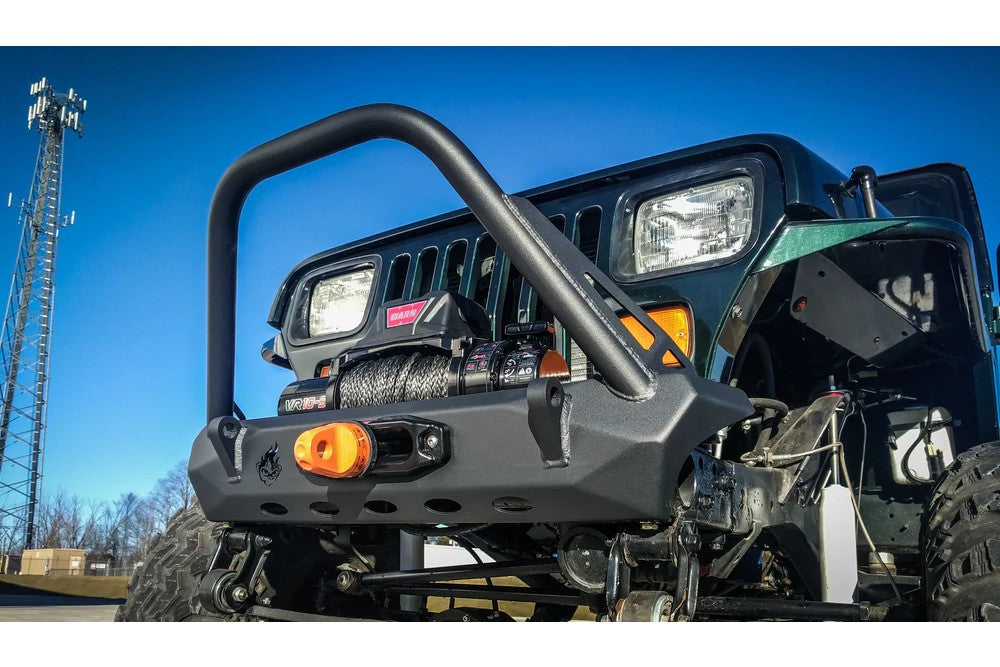 https://serenity-foxfactory.asset.akeneo.cloud/fox_asset_family/media/cwl_tj10121_lifestyle_02_jeep_tj_pyro_stubby_front_bumper_flat_top_stinger.jpg