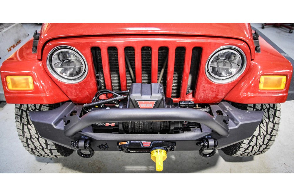 https://serenity-foxfactory.asset.akeneo.cloud/fox_asset_family/media/cwl_tj10221_lifestyle_02_jeep_tj_pyro_midwidth_front_bumper_flat_stinger.jpg