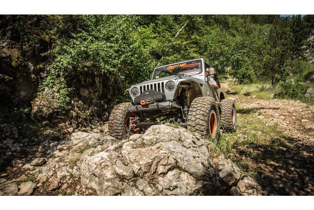 https://serenity-foxfactory.asset.akeneo.cloud/fox_asset_family/media/cwl_tj11001_lifestyle_01_jeep_tj_inferno_front_bumper.jpg